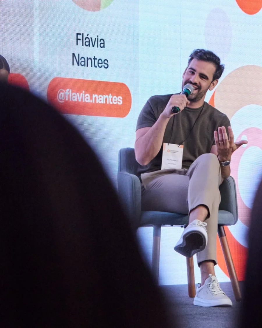 Painel ao vivo respondendo dúvidas de dentistas